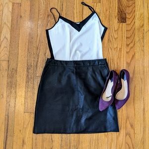 NWOT Topshop faux leather miniskirt w/ pockets!